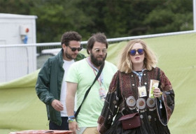 Adele xuất hiện hạnh phúc bên bạn trai mặc tin đồn chia tay