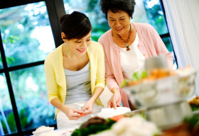 10 câu nói của mẹ vợ khiến mẹ chồng nghe xong liền lặng im