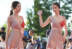 Kim Yoo Yeon hớ hênh trên thảm đỏ