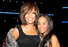 Xúc động khi Bobbi Kristina ra đi trong tiếng nhạc của mẹ