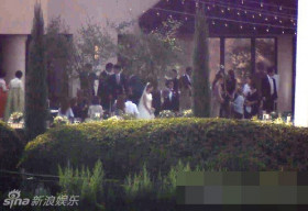 Bae Yong Joon tặng phiếu ăn và nước cho fan đến xem đám cưới