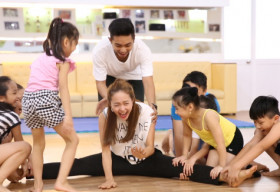 Minh Hằng, Thủy Tiên, Đoan Trang “mướt” mồ hôi vì học trò