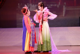 Liveshow NSND Ngọc Giàu thật sự “Duyên lắm người ơi”