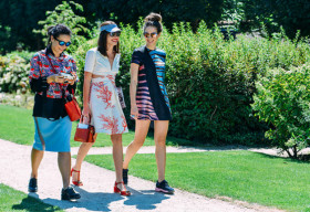 Khoảnh khắc khó quên bên lề Tuần lễ thời trang Paris
