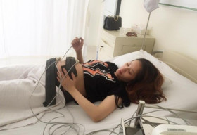 Khánh Thi hạ sinh quý tử nặng 2.9 kg
