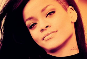 Rihanna: Nghệ sỹ đầu tiên vượt mốc doanh số 100 triệu bản