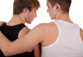 Nỗi lo sợ khi bạn trai yêu cả hai giới