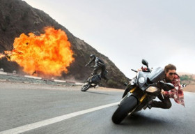 Tom Cruise mất ngủ vì cảnh đu mình ngoài máy bay