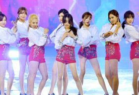 SNSD gặp tai nạn xe hơi khiến fan lo lắng