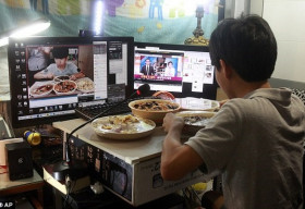 Cậu bé 14 tuổi kiếm cả nghìn USD mỗi tối nhờ trào lưu “ăn trực tuyến”