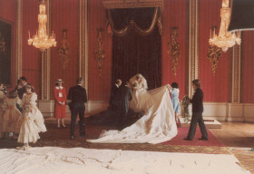Công nương Diana lộng lẫy trong bộ ảnh cưới chưa từng được công bố