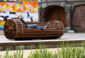 15 ý tưởng trang trí sân vườn bằng ghế gỗ tuyệt đẹp