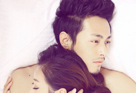 Khổ vì vợ đòi “yêu” kiểu… chuẩn