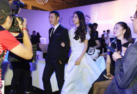 Huỳnh Hiểu Minh và AngelaBaby sẽ tặng hoa cưới cho Phạm Băng Băng