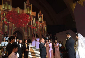 Huỳnh Hiểu Minh – AngelaBaby bật khóc vì hạnh phúc trong đám cưới cổ tích