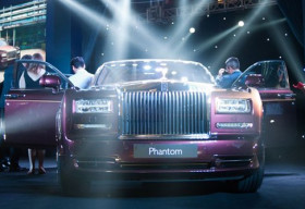 Lửa thiêng Rolls-Royce Phantom Sacred fire – Siêu xe 51 tỷ dành cho đại gia Việt