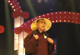 Sư thầy tham gia gameshow Thách thức danh hài gây tranh cãi