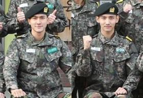 Choi Siwon và Changmin đầy nam tính trong trang phục quân đội