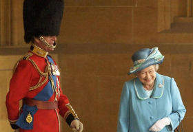 Chuyện tình nữ hoàng Elizabeth và hoàng thân Philip gây sốt cộng đồng mạng