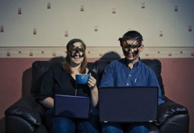 Kiếm tiền bằng cách đưa cảnh sex lên mạng