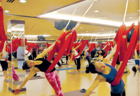 Rèn luyện sức khỏe với yoga võng