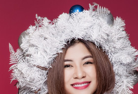 Hà Nhi Idol lên chức “bà chủ” đúng dịp Noel