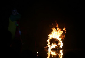 La Thành đốt người thật trên sân khấu Cười Xuyên Việt