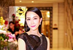 Linh Nga và Xuân Lan lăng xê họa tiết trái tim