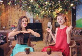 Phương Trinh Jolie hát nhạc chế Giáng Sinh khiến Lan Ngọc… khớp