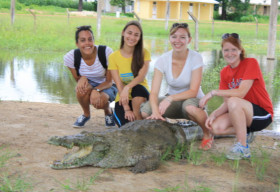 Ngôi làng cá sấu huyền bí ở Tây Phi