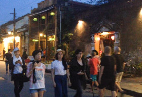 Xa Thi Mạn bí mật trở lại Việt Nam du lịch Hội An cùng Lý Nhã Kỳ