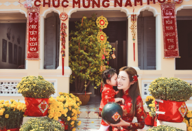 Elly Trần và Cadie Mộc Trà khoe sắc xuân trong trang phục truyền thống