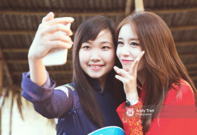 2 thành viên T-ara khoe sắc với áo dài Việt Nam