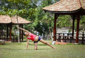 Diệu Huyền bầu 7 tháng vẫn siêng năng tập yoga