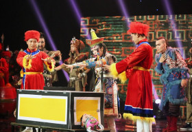 Cười Xuyên Việt – Tiếu Lâm Hội: Đưa ảo thuật cưa người trên sân khấu