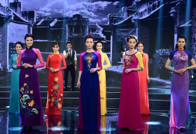 NTK Thuận Việt khoe giọng với bộ sưu tập ’12 mùa hoa’
