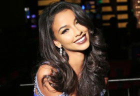 Á hậu Hoàn Vũ Flora Coquerel bất ngờ đến dự show NTK Hoàng Hải