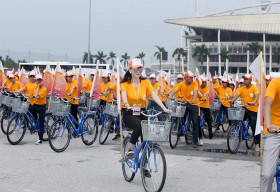 Dương Yến Ngọc cùng 300 bạn trẻ đạp xe ‘Vì nạn nhân da cam’