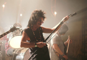 Hoàng Sơn ‘chất lừ’ dấn thân hát rock