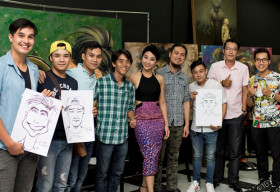 Nghệ sĩ Việt thích thú với tranh hí hoạ về chính mình