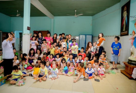 Hoa hậu Phu Nhân Trái Đất Người Việt Houston 2016 tích cực hoạt động thiện nguyện tại TPHCM