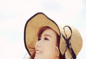 Hoàng Oanh kiên định với dòng nhạc bolero