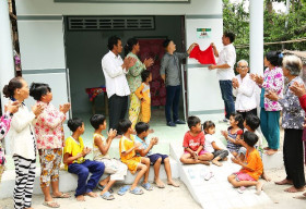 Đom đóm – Làng hài mở hội – xây nhà giúp người dân Khơ Me