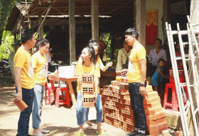 Đội Ngũ Sắc – Làng hài mở hội – xây nhà tặng người dân Vĩnh Long