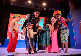 Dàn diễn viên nhí Bảo mẫu siêu quậy can đảm chơi đùa với trăn