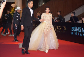 Khả Như lộng lẫy như nữ hoàng với thiết kế hoàng gia