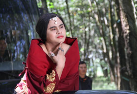 La Thành mượn đồ của Kenny Sang đóng phim