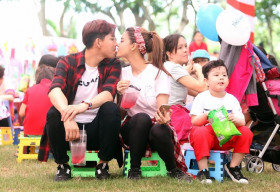 Trương Quỳnh Anh và Tim liên tục hôn nhau nơi công cộng