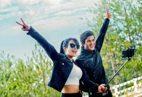 Diệp Lâm Anh bất ngờ cùng trai lạ đi phượt dài ngày