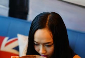 Diệu Nhi, Băng Di rủ nhau đi thưởng thức street food thế giới